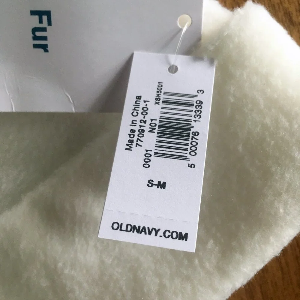 Old Navy white pompom hat S/M NWT